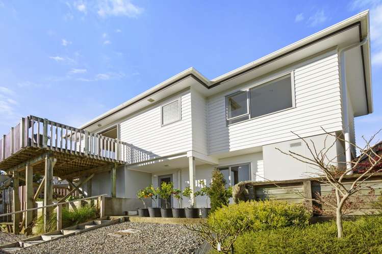 22a Bartlett Grove Tawa_16