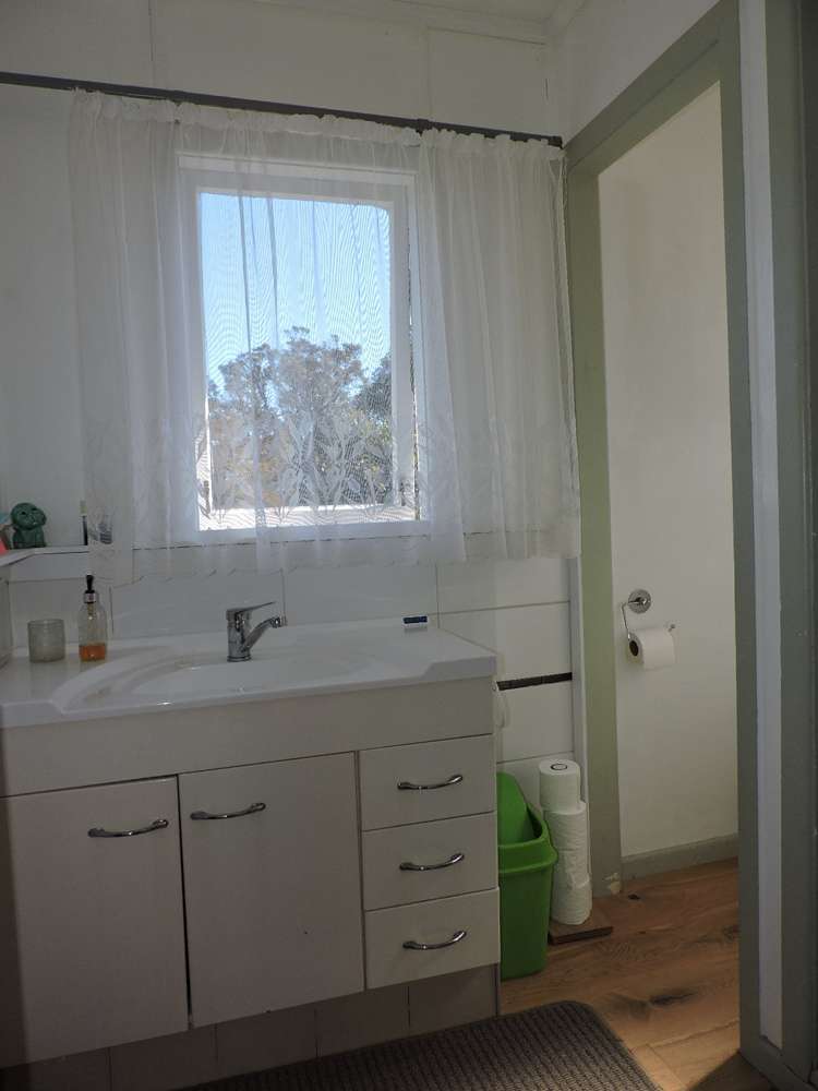 437 Thames Coast Sh25 Road Te Puru_17