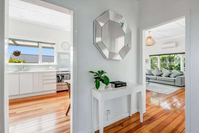 2/136 Sunset Road Unsworth Heights_1