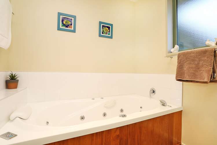 203 Queens Drive Windsor_14