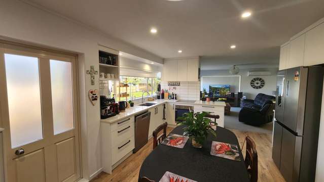8 Settlers Grove Orewa_2