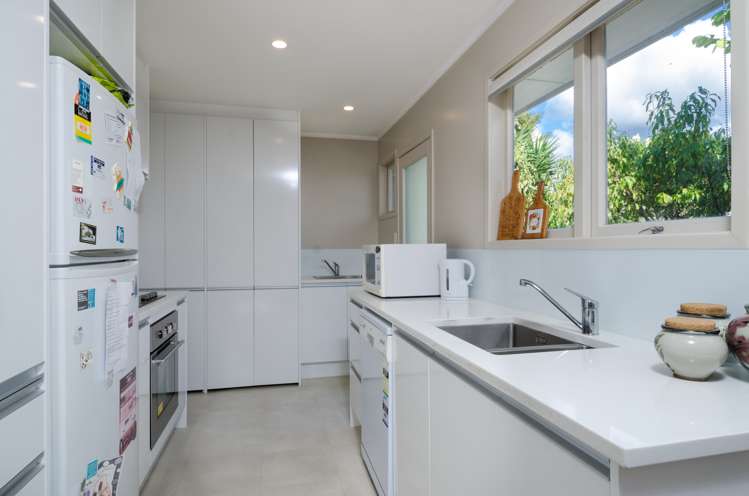 2/3 Talavera Place Te Atatu South_8
