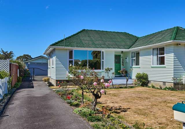 Stunning Trentham family home with garaging