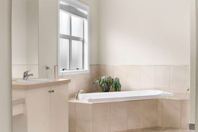 102 Hunter Drive Awatoto_11