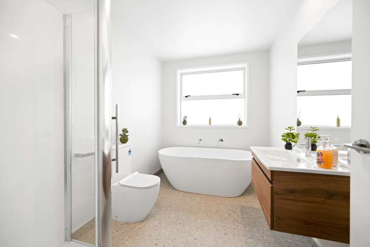 21 Halo Green Peacocke_10