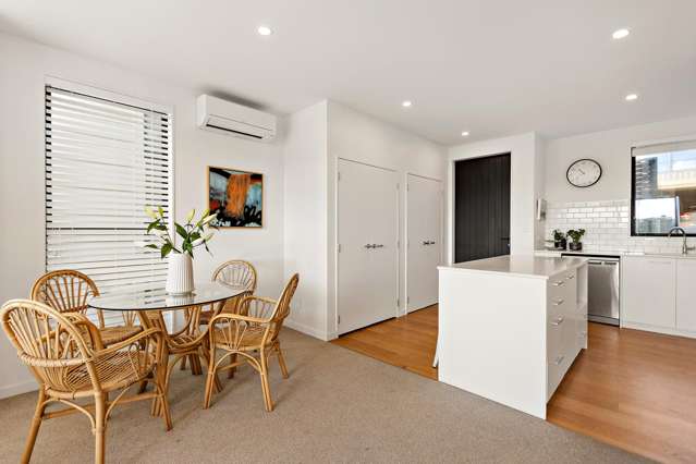 8/52 High Street Island Bay_3