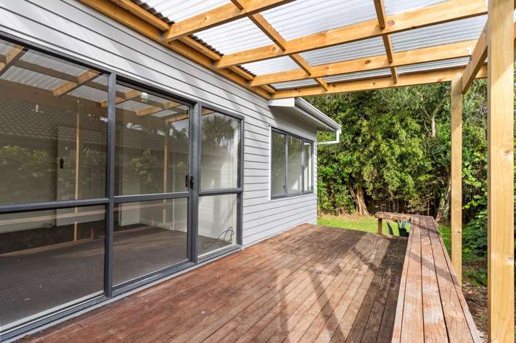 62 Beach Road Pahurehure_5