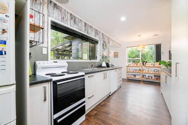 51 Onedin Place Titirangi_3