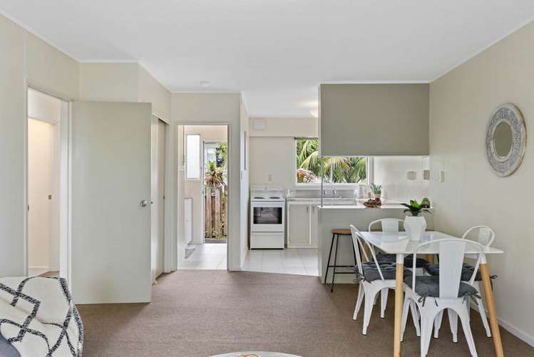 2/200 Chivalry Road Glenfield_3