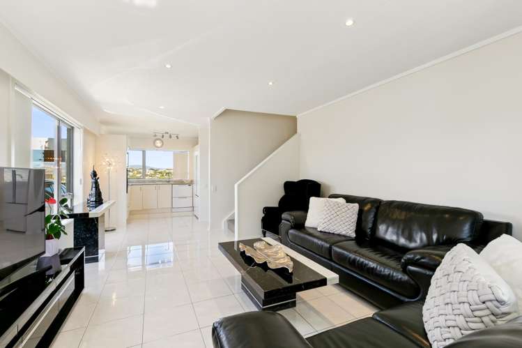 44 Akaroa Drive Maupuia_1