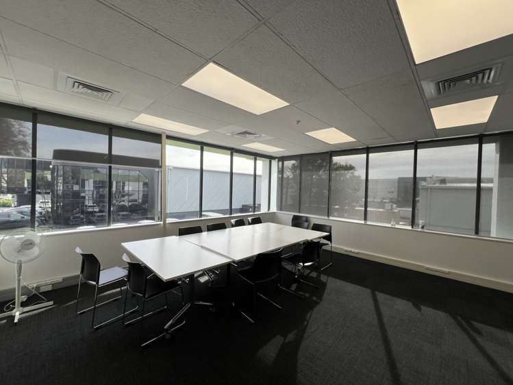 Whole Building/60 Hugo Johnston Drive Penrose_7