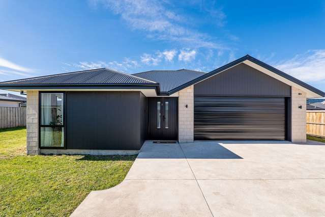 Modern 5-Bed, 2-Lounge Home on Large Section