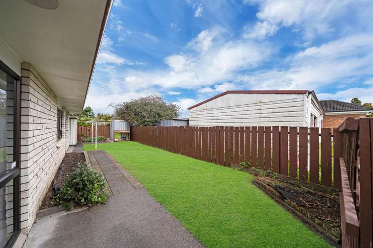 2/3A Youngs Road Papakura_14