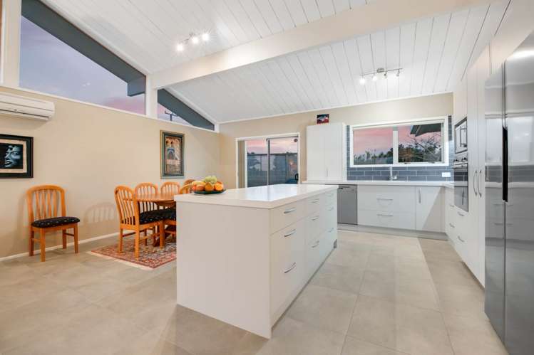 35 Roberts Road Matakatia_11