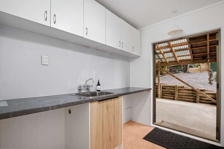 10 Raroa Terrace Waiatarua_20