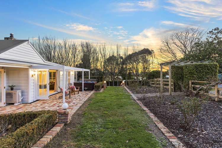 136 Attwood Road Paremoremo_16