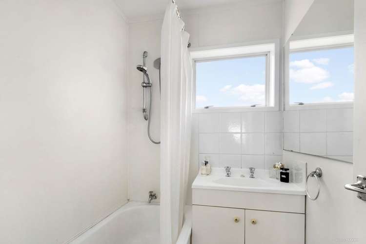 2/37 Eversleigh Road Belmont_13