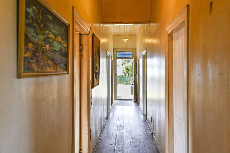 19 Woodhams Street Beach Haven_11