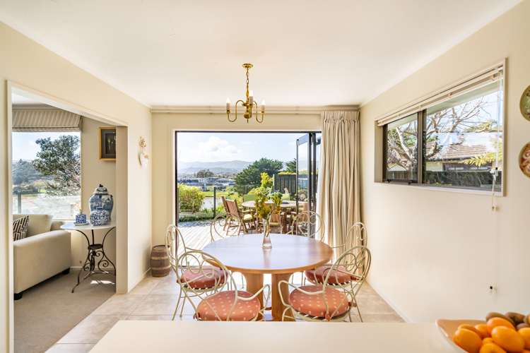 15 Longitude Place Whitby_14