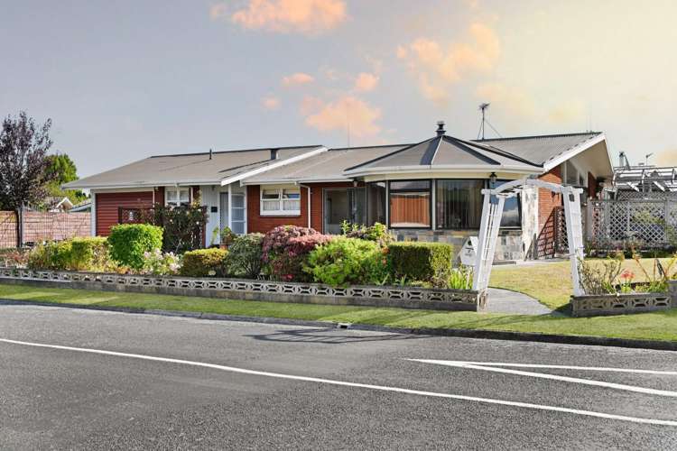 2 Guy Place Melville_1