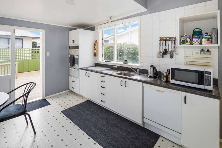 104 Apu Crescent Lyall Bay_6