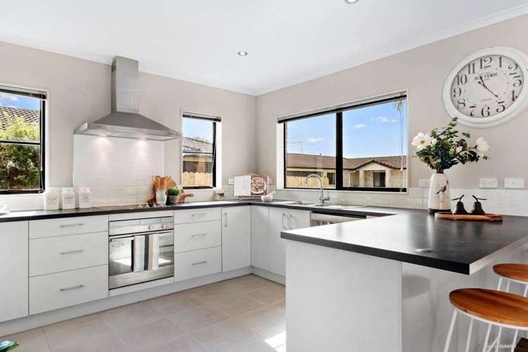 17 Parsot Place Pukekohe_2