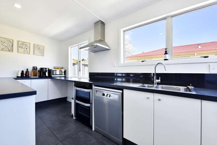 1/16 Newall Avenue Stoke_10