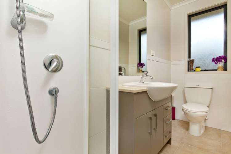 21 Greenbough Lane Greenhithe_12