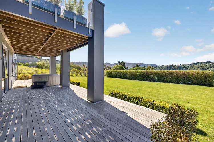 11 Kaioruru Lane Charteris Bay_37