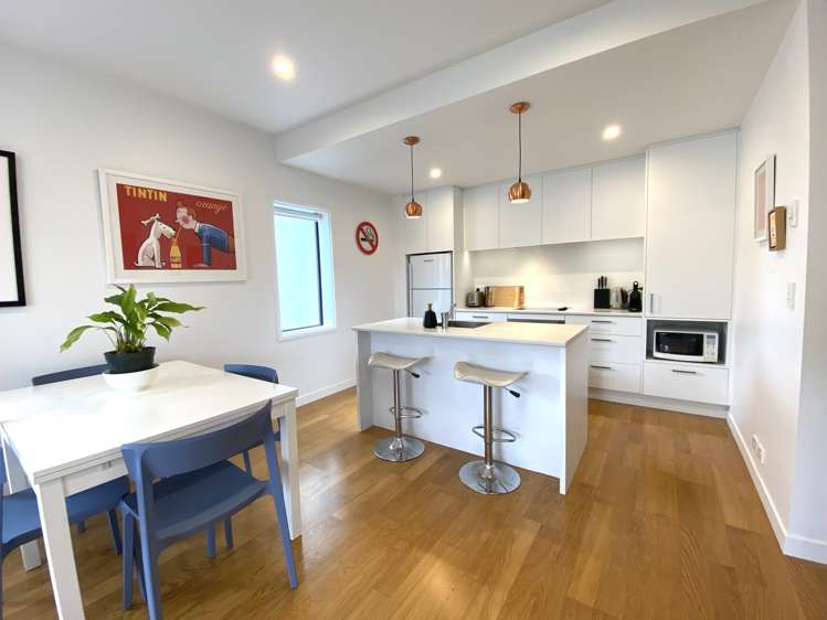 04/987g Mount Eden Road Three Kings_6