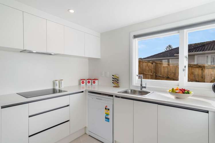 120 Golf Road New Lynn_17