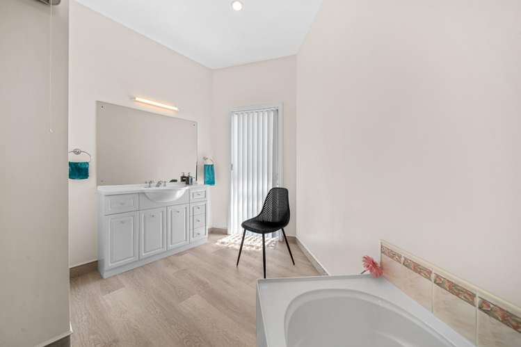 6 Daffodil Grove Carterton_16