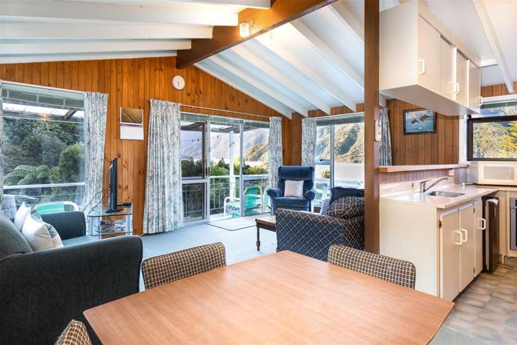 1/659 Queen Charlotte Drive Havelock_13