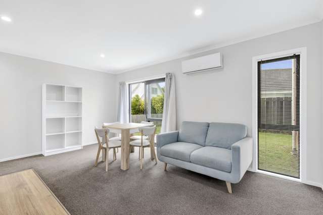 2/7 Greta Street Glenview_1