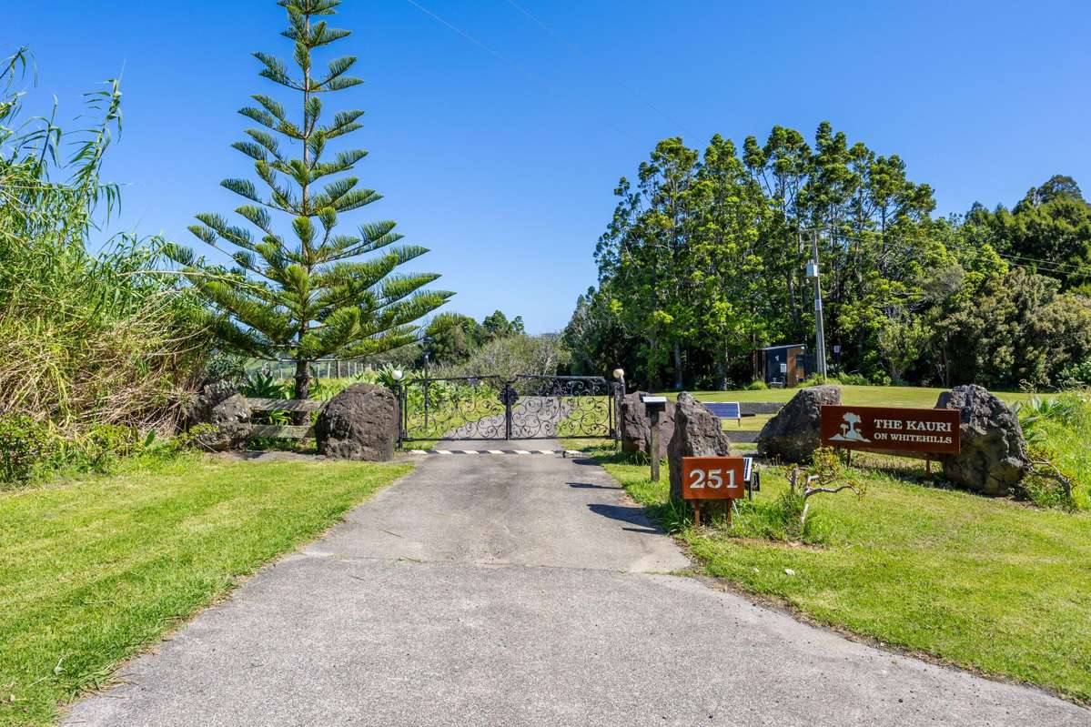 251 Whitehills Road_3