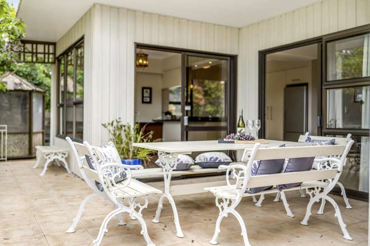 31 & 33 Castleton Drive Mellons Bay_12