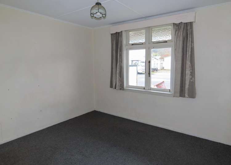 82 Shiel Street Reefton_8