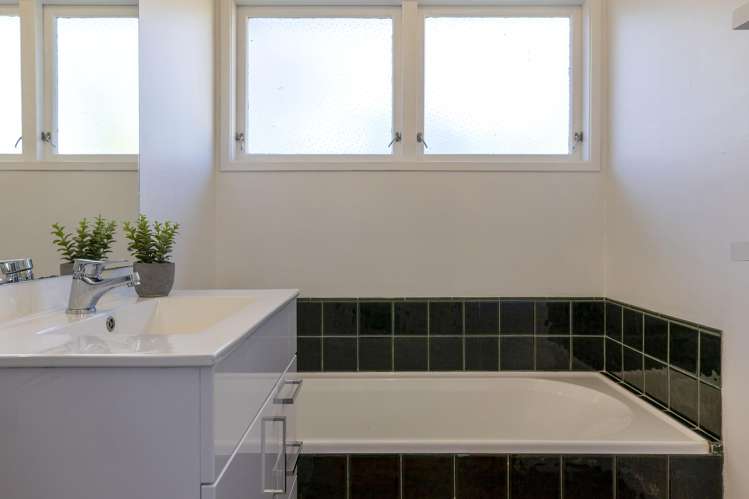 25A Kereru Street Two Mile Bay_14