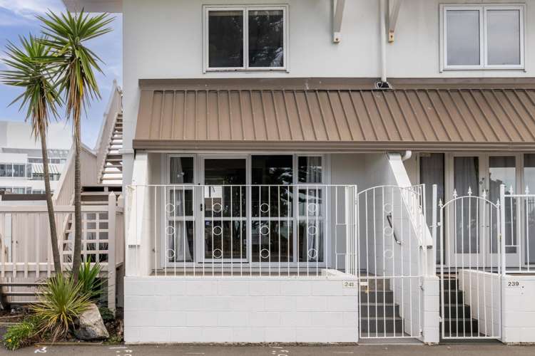 241 Marine Parade Napier South_0