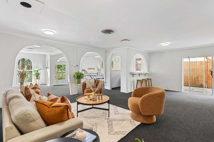 12 Tui Crescent Waiatarua_2