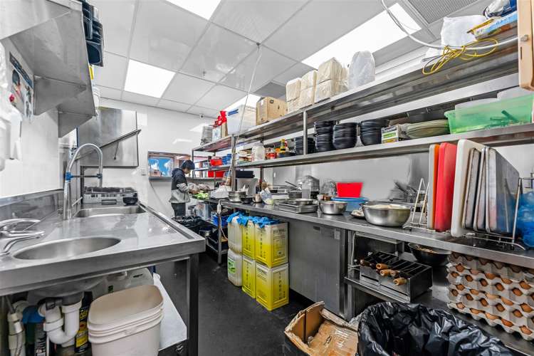 Shop 9, 1 John Goulter Drive Auckland Airport_19