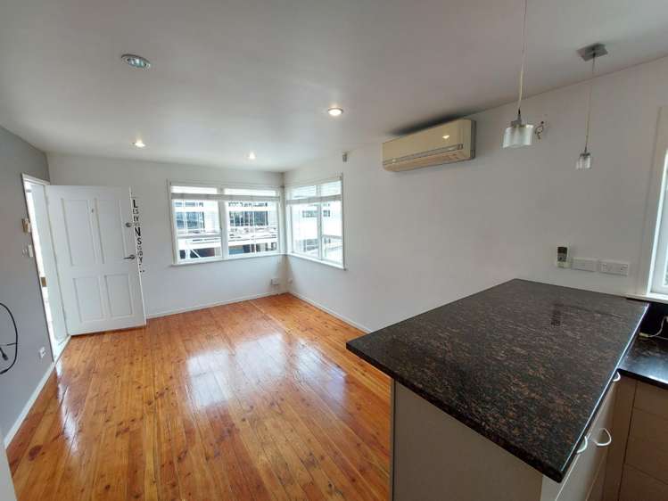 2/70 Hogans Road Glenfield_1