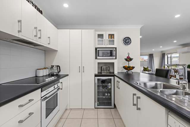 12 Portland Place Poraiti_2