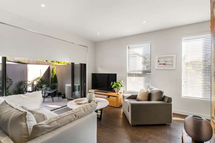 8/32 Dudley Road_4