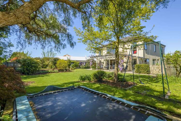 55 Travis Country Drive Burwood_24