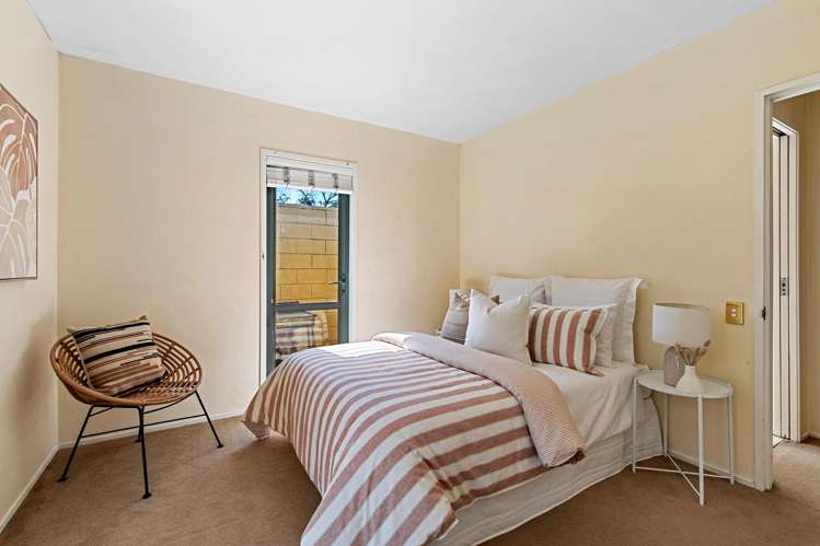 4 Saddleback Rise Murrays Bay_12