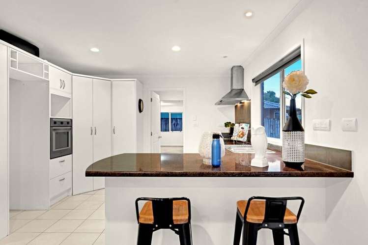 66 South Kensington Way_4