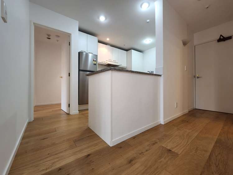 Gc/23 Upper Queen Street Auckland Central_1