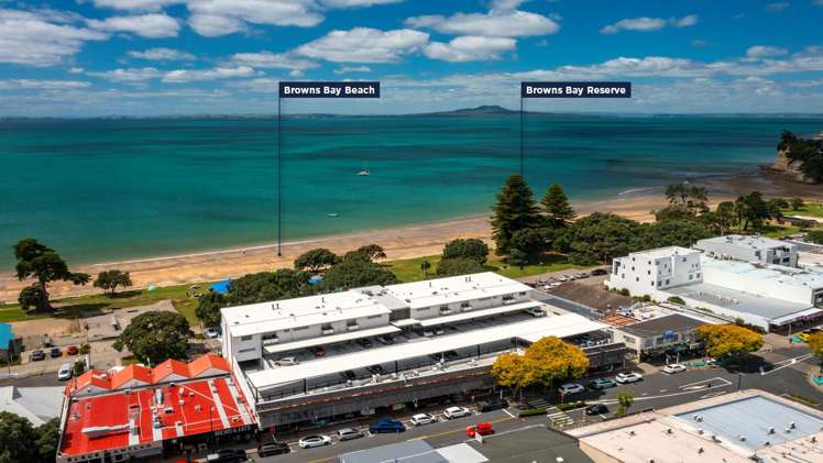 4/6 Beach Front Lane Browns Bay_17