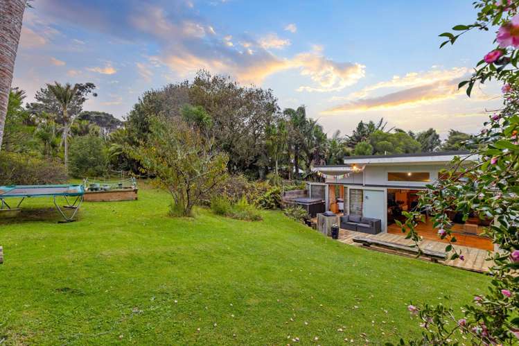 18 Tasman View Road Bethells Beach_10